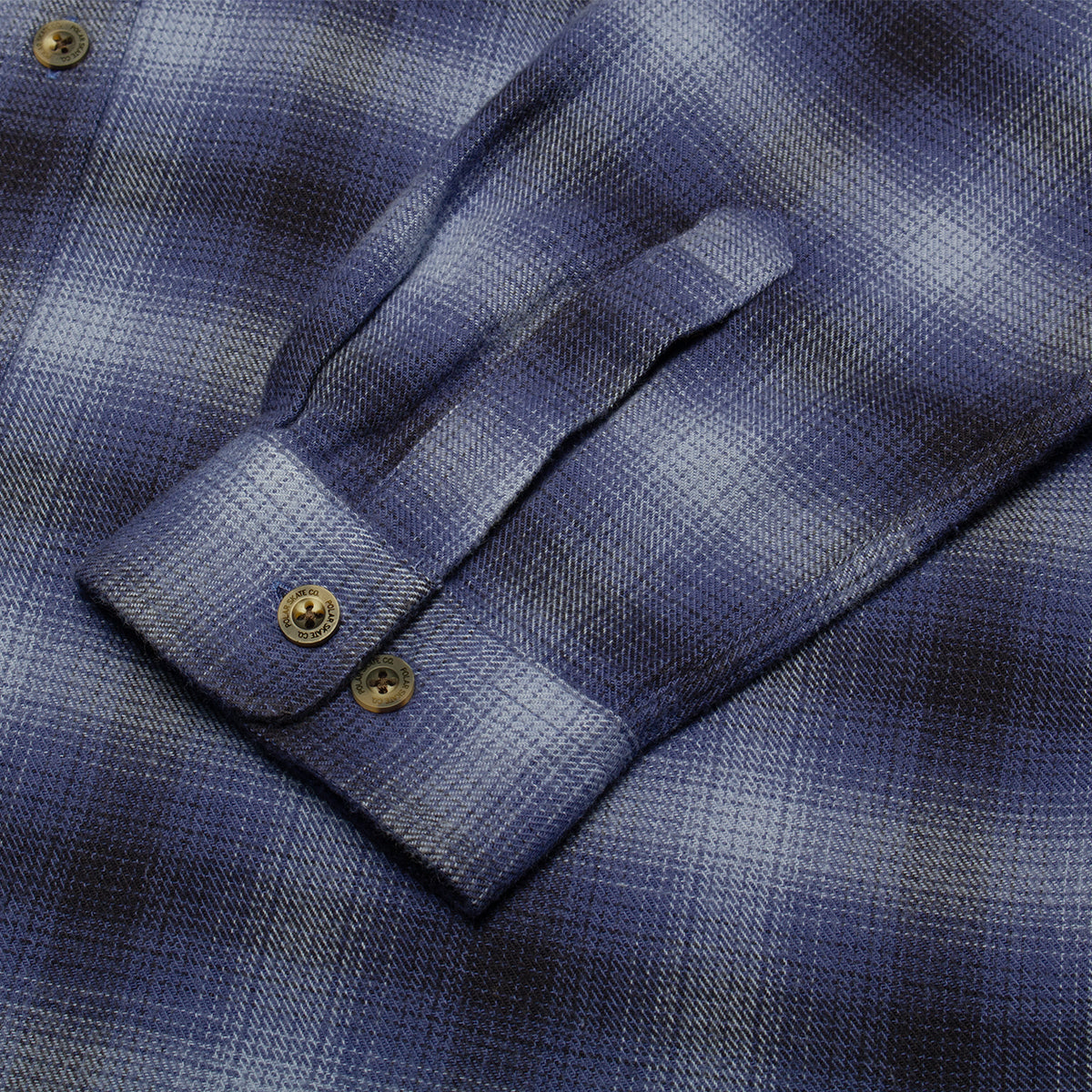 Polar Skate Co. - Mitchell L/S Shirt
Color : Blue
Materials : 100% Brushed Cotton Twill
Garment washed
Dropped shoulders
Loose fit

Custom faux tortoise buttons
Made in Portugal