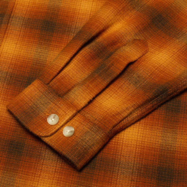 Polar Skate Co. - Mitchell L/S Shirt
Color : Caramel
Materials : 100% Brushed Cotton Twill
Garment washed
Dropped shoulders
Loose fit

Custom faux tortoise buttons
Made in Portugal