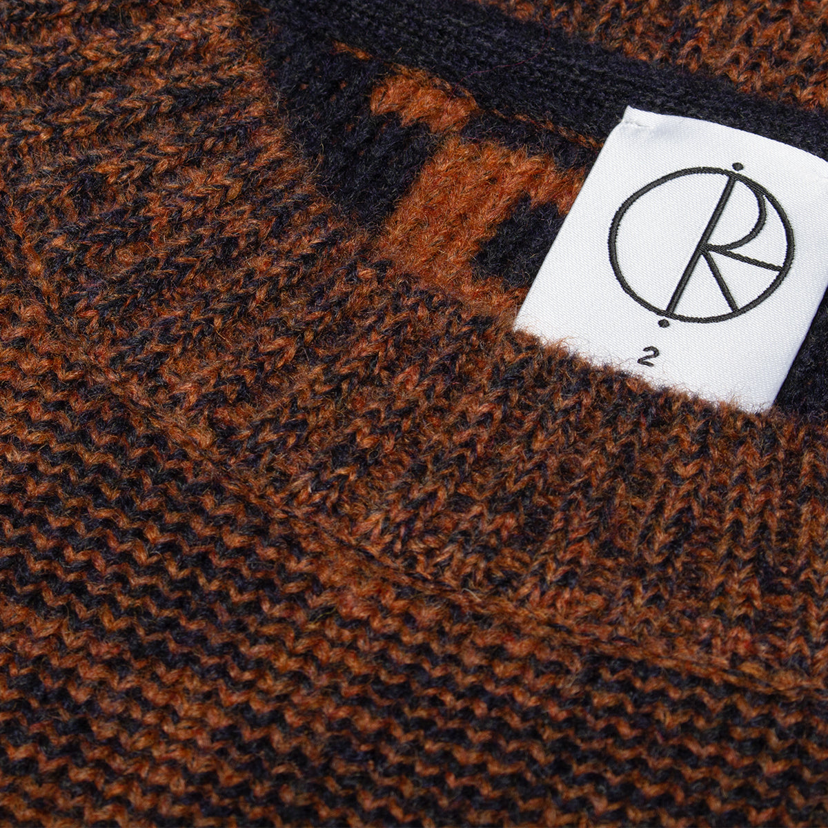 Polar Skate Co. - George Sweater
Color : Navy / Orange
Materials : 60% Acrylic / 14% Polyamide / 10% Polyester / 8% Viscose / 8% Wool
Fluffy yarn
Jacquard knit
Dropped shoulders
Wide, short fit
Made in Portugal