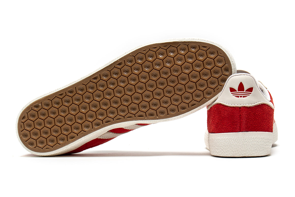 Adidas | Gazelle ADV&nbsp;
Style # JP5861
Color : Better Scarlet / White / Gold