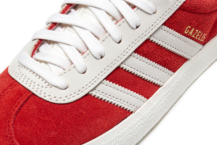 Adidas | Gazelle ADV&nbsp;
Style # JP5861
Color : Better Scarlet / White / Gold