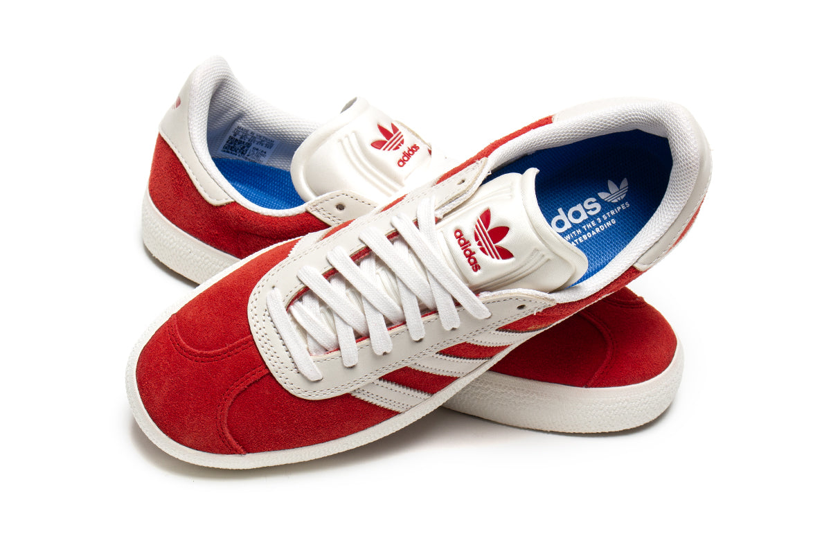 Adidas | Gazelle ADV&nbsp;
Style # JP5861
Color : Better Scarlet / White / Gold