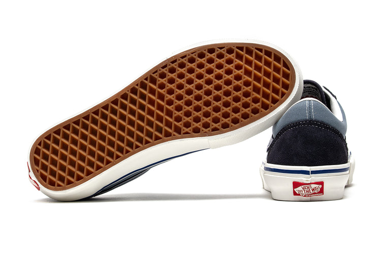 Vans | Skate Old Skool x Elijah Berle
Style # VN0A2Z32FUH1
Color : Vintage Blue / White