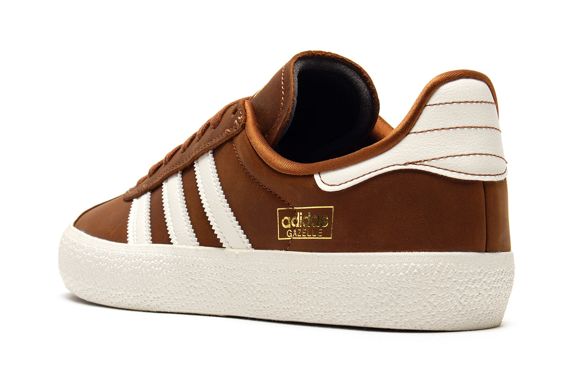 Adidas - Gazelle ADV
Style # HQ7547
Color : Brown / White
Materials : Leather / Synthetic Upper - Rubber Outsole
Sizing : US Men's
Cupsole construction