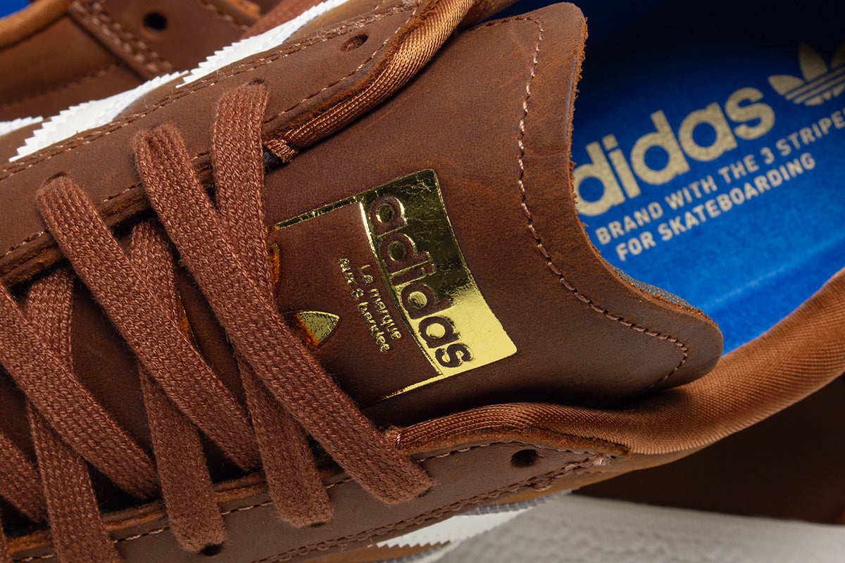 Adidas - Gazelle ADV
Style # HQ7547
Color : Brown / White
Materials : Leather / Synthetic Upper - Rubber Outsole
Sizing : US Men's
Cupsole construction