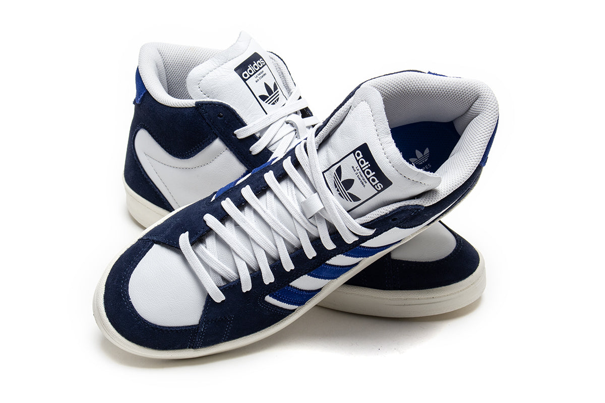 Adidas - Superskate
Style # HQ4807
Color : Core Black / White / Gold Metallic
Materials : Suede / Leather Upper - Rubber Outsole
Sizing : US Men's
Cupsole construction