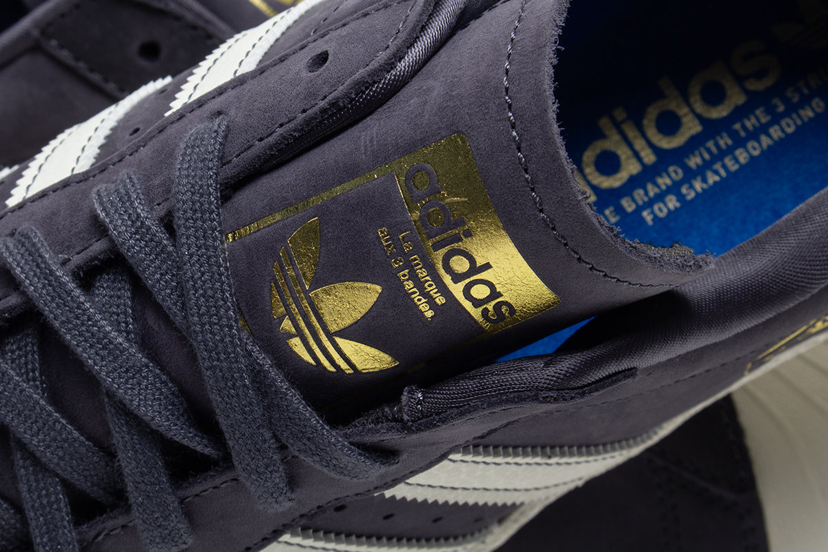 Adidas - Superstar 80 ADV
Style # HQ9289
Color : Grey / White
Materials : Leather / Suede Upper - Rubber Outsole
Sizing : US Men's
Cupsole construction