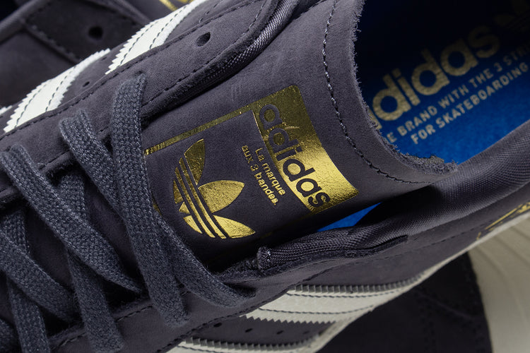 Adidas - Superstar 80 ADV
Style # HQ9289
Color : Grey / White
Materials : Leather / Suede Upper - Rubber Outsole
Sizing : US Men's
Cupsole construction