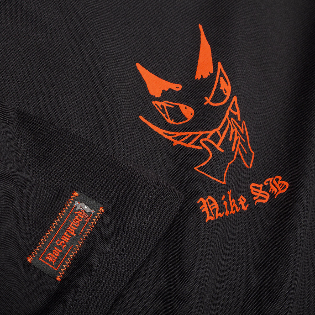 Nike SB - Krampus T-Shirt
Style # HV2195-010
Color : Black
Materials : 100% Cotton
Dropped shoulders
Loose, roomy fit