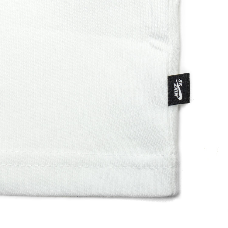 Nike SB - Krampus T-Shirt
Style # HV2195-100
Color : White
Materials : 100% Cotton
Dropped shoulders
Loose, roomy fit