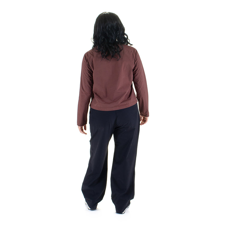 Snow Peak - Women's Garment Dyed Blouse
Color : Brown
Materials : 100% Nylon Taffeta
Front button closure
Ribbon ties
Garment dyed
Lightweight