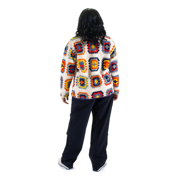 Snow Peak - Women's Wool Jacquard Cardigan
Color : Ivory
Materials : 70% Recycled Polyester / 30% Wool
Jacquard weave
Large hip pockets
Piped edges
Tricot lining
Oversized, boxy fit