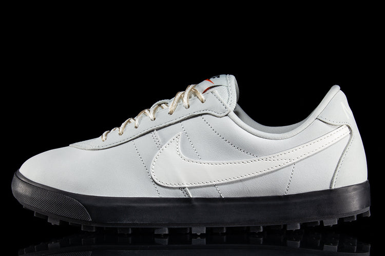 Nike - Astrograbber
Style # IH2341-001
Color : Light Silver / Sail / Phantom / Black
Materials : Leather Upper - Rubber Outsole
Sizing : US Men's