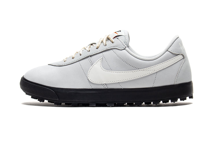 Nike - Astrograbber
Style # IH2341-001
Color : Light Silver / Sail / Phantom / Black
Materials : Leather Upper - Rubber Outsole
Sizing : US Men's