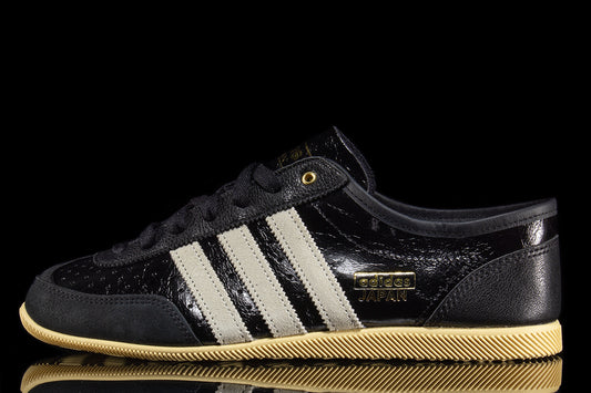 Adidas - Women's Japan Decon
Style # KJ6212
Color : Core Black / Cream White / Orange Tint
Materials : Leather / Suede Upper - Rubber Outsole
Sizing : US Women's