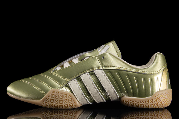 Adidas - Women's Taekwondo Mei Elite
Style # JR1827
Color : Gold Metallic / White / Gum
Materials : Leather Upper - Rubber Outsole
Sizing : US Women's