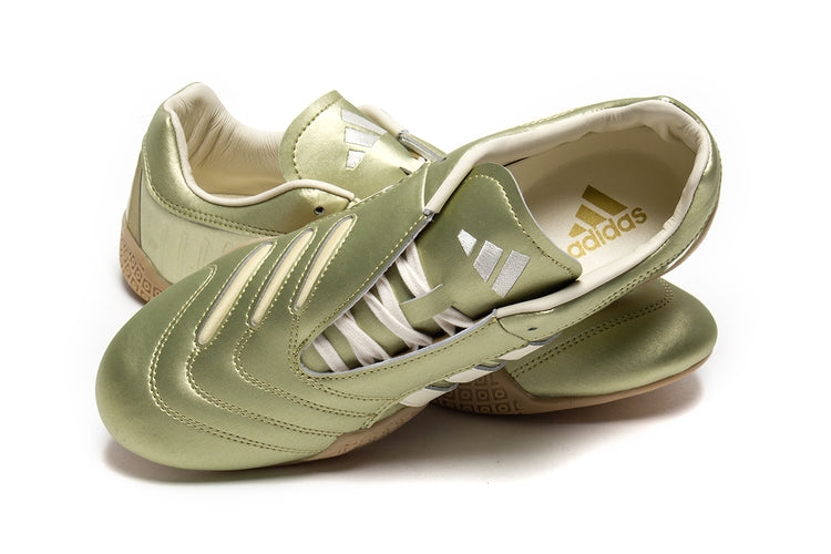 Adidas - Women's Taekwondo Mei Elite
Style # JR1827
Color : Gold Metallic / White / Gum
Materials : Leather Upper - Rubber Outsole
Sizing : US Women's