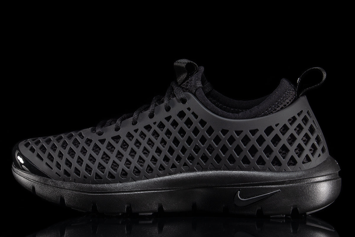 Nike - Women's Rejuven8 Run OG SP
Style # IF5958-002
Color : Black / Black / Sail
Materials : Soft Foam / Mesh Upper - Rubber Outsole
Sizing : US Women's