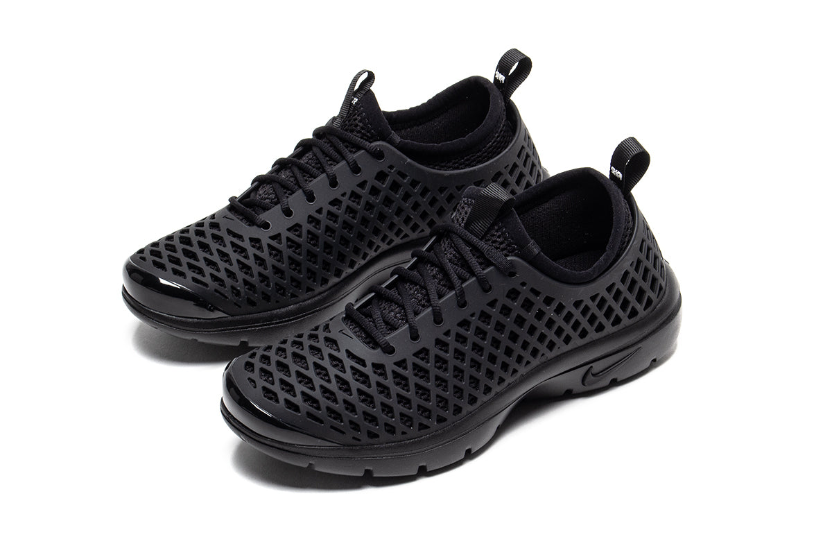 Nike - Women's Rejuven8 Run OG SP
Style # IF5958-002
Color : Black / Black / Sail
Materials : Soft Foam / Mesh Upper - Rubber Outsole
Sizing : US Women's
