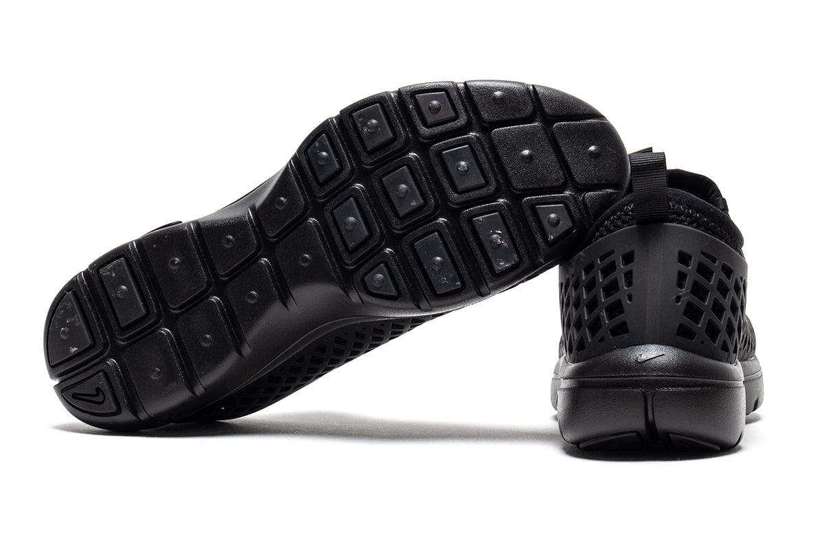 Nike - Women's Rejuven8 Run OG SP
Style # IF5958-002
Color : Black / Black / Sail
Materials : Soft Foam / Mesh Upper - Rubber Outsole
Sizing : US Women's