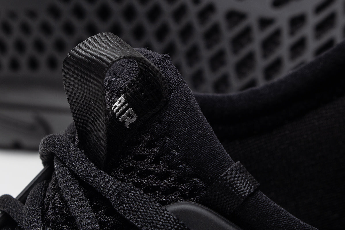 Nike - Women's Rejuven8 Run OG SP
Style # IF5958-002
Color : Black / Black / Sail
Materials : Soft Foam / Mesh Upper - Rubber Outsole
Sizing : US Women's