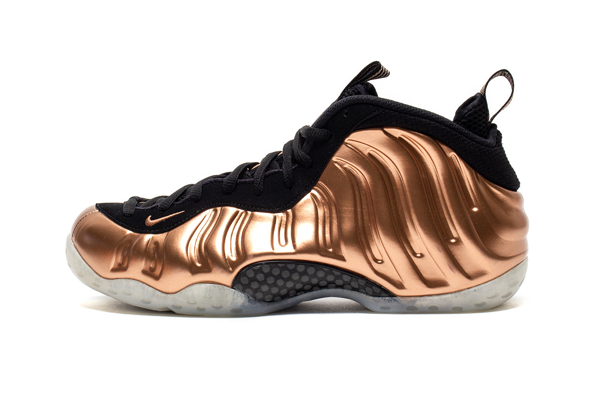 Nike |&nbsp;Air Foamposite One
Style # FZ9902-001
Color : Black / Metallic Copper / Off Noir