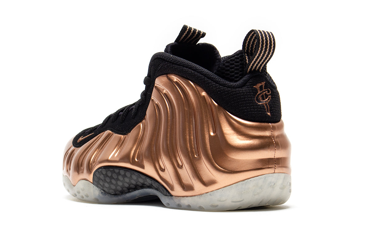 Nike |&nbsp;Air Foamposite One
Style # FZ9902-001
Color : Black / Metallic Copper / Off Noir