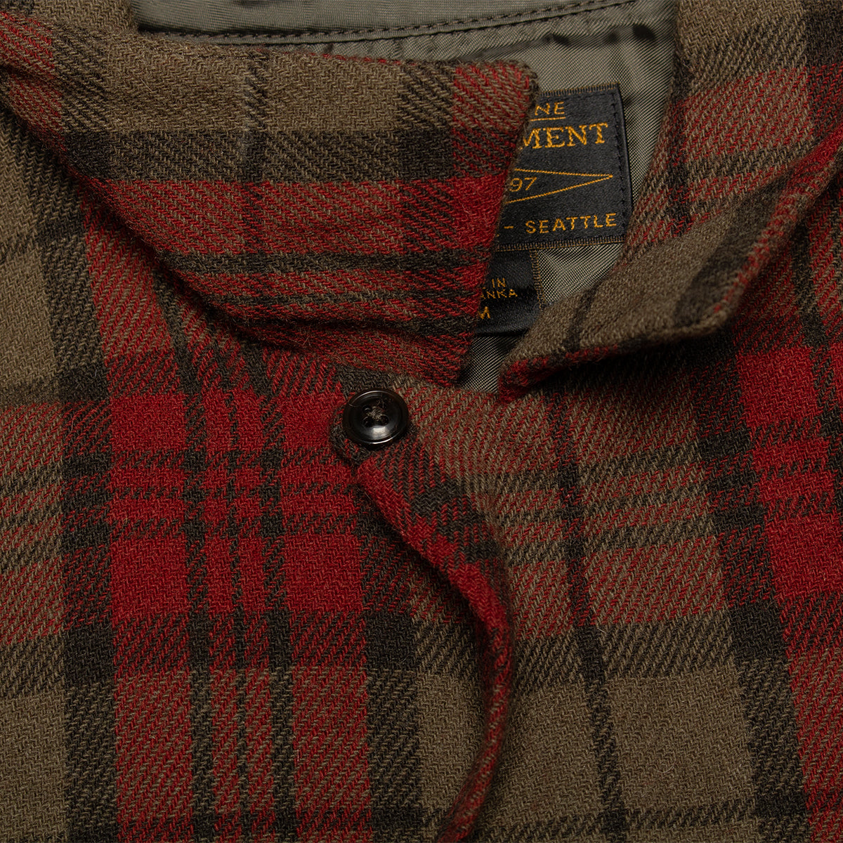 Filson | &nbsp;Buckner Wool Camp Shirt
Style # 20263531
Color : Olive / Red / Multi Plaid