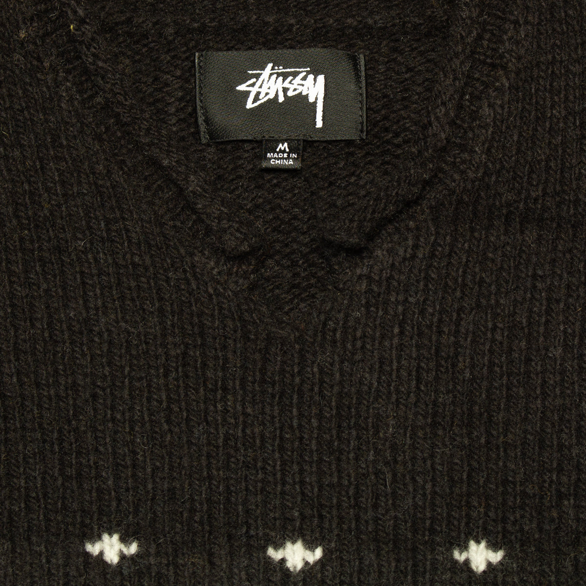 Stussy | Roll V-Neck Fairisle Sweater
Style # 117251
Color : Charcoal