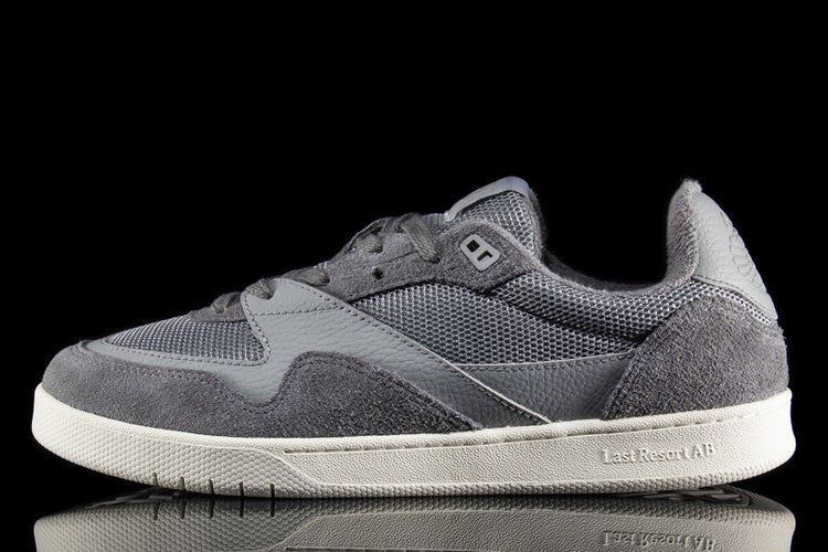 Last Resort AB | CM002 Lo
Color : Grey / White