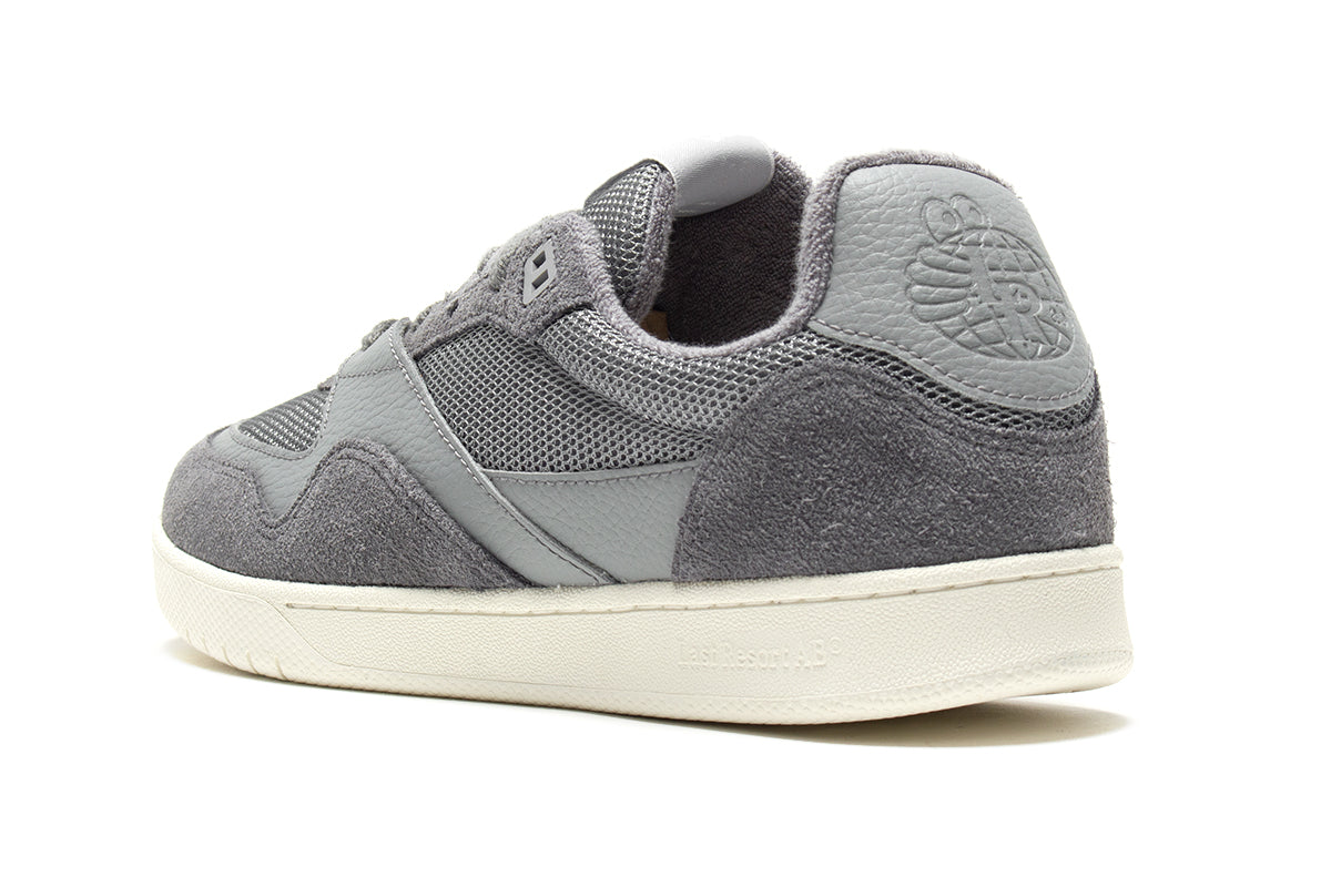 Last Resort AB | CM002 Lo
Color : Grey / White