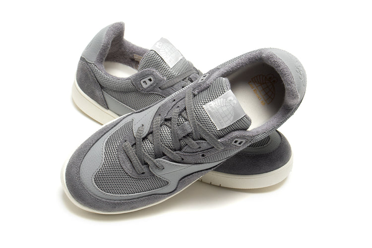 Last Resort AB | CM002 Lo
Color : Grey / White