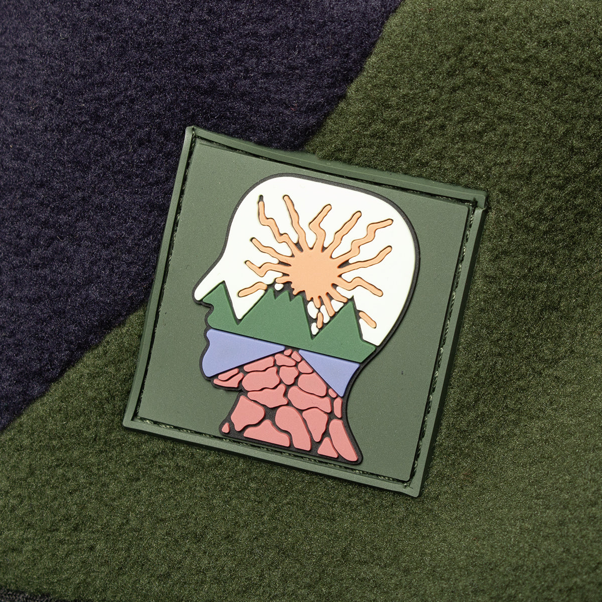 Brain Dead - Organic Panel Polar Fleece Beanie
Color : Navy / Olive