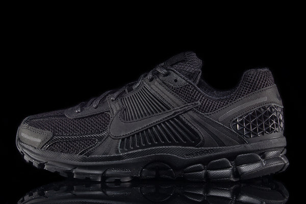 11-7-23-Nike-Vomero-Black-