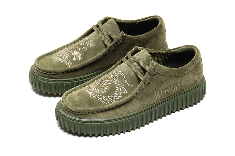 Clarks Originals | Torhill Lo x PLEASURES
Style # 26179913
Color : Olive