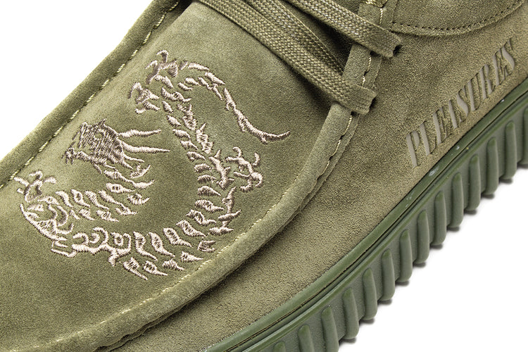 Clarks Originals | Torhill Lo x PLEASURES
Style # 26179913
Color : Olive