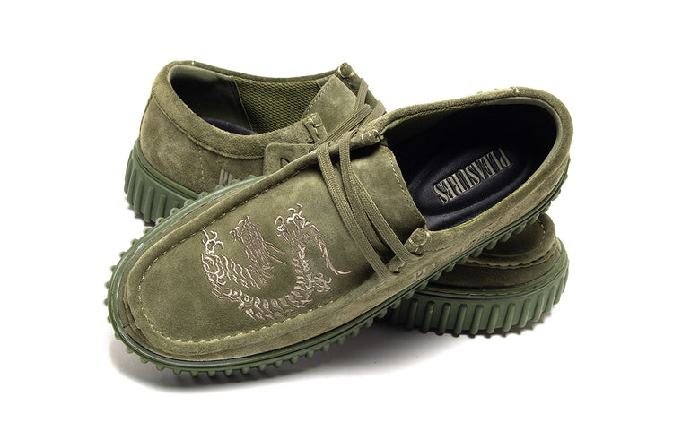 Clarks Originals | Torhill Lo x PLEASURES
Style # 26179913
Color : Olive