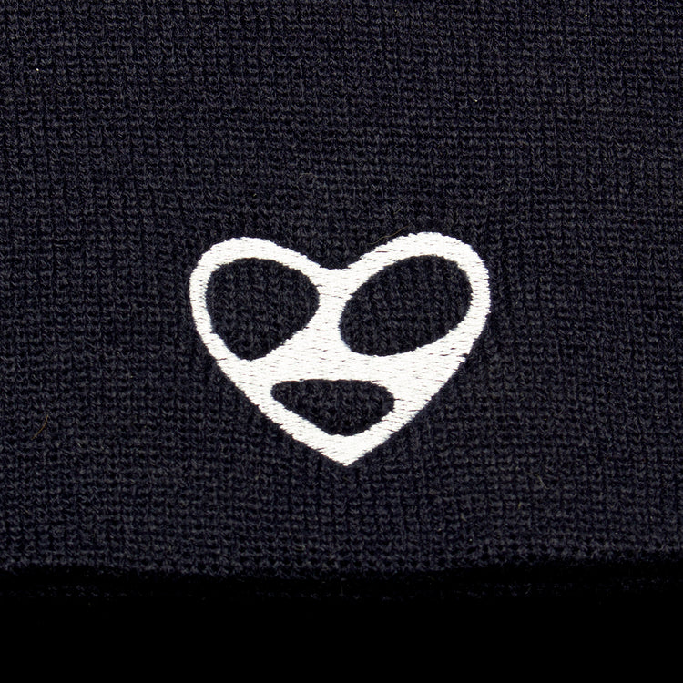 Limosine | Limo Heart Beanie
Color : Navy / Silver