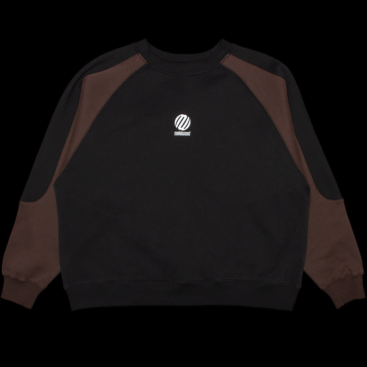 Metalwood - Alien Crewneck Sweatshirt
Color : Black
Materials : 58% Polyester / 42% Cotton
Ribbed collar, cuffs and hem
Embroidered details