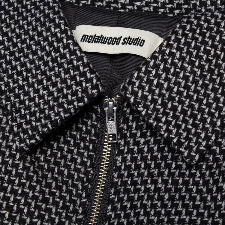 Metalwood - Mechanic Jacket
Color : Black
Materials : 100% Melton Wool - Poly Fiil

2-way front zip closure
Side hand pockets
Metal charm on back neck
Ribbed cuffs