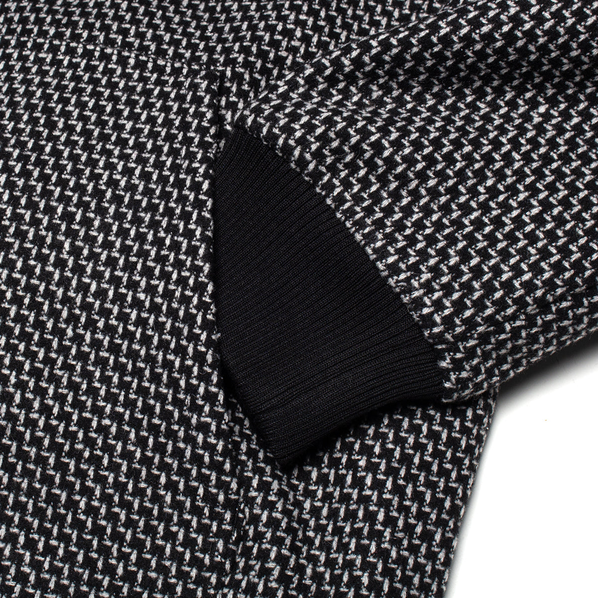 Metalwood - Mechanic Jacket
Color : Black
Materials : 100% Melton Wool - Poly Fiil

2-way front zip closure
Side hand pockets
Metal charm on back neck
Ribbed cuffs