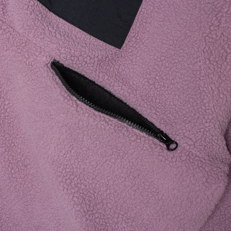 Carhartt WIP - Women's Flynn Fleece Jacket
Style # I035460-3DT
Color : Phlox / Black
Materials : 100% Midweight Polyester Pile - 10 oz
Contrasting nylon details
Chest pocket with hidden snap button
Front pockets with zip opening
Front snap button closure
High neck
Boxy fit