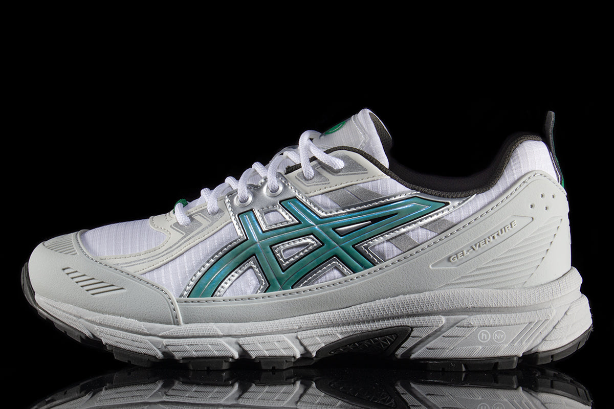 Asics | Gel-Venture 6 Shield
Style # 1203A778.100
Color : White / Wasabi