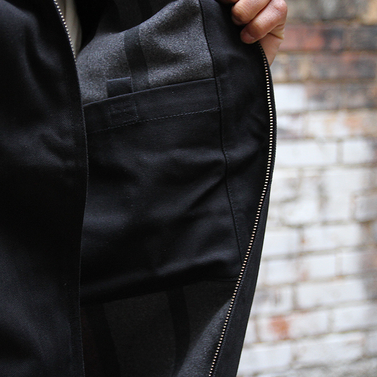 Carhartt WIP | Detroit Jacket - Rigid Dearborn Canvas
Style # I015264-00E
Color : Black