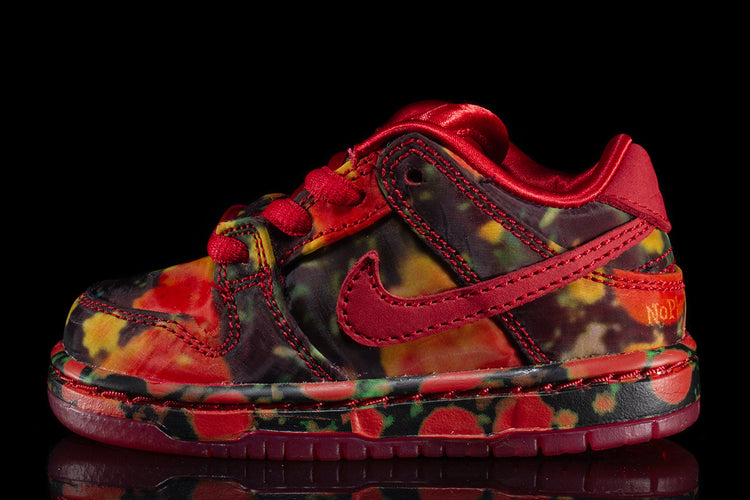Nike SB | Dunk Low Pro x The Wizard Of Oz
Style # FZ1237-600
Color : Varsity Red / University Gold