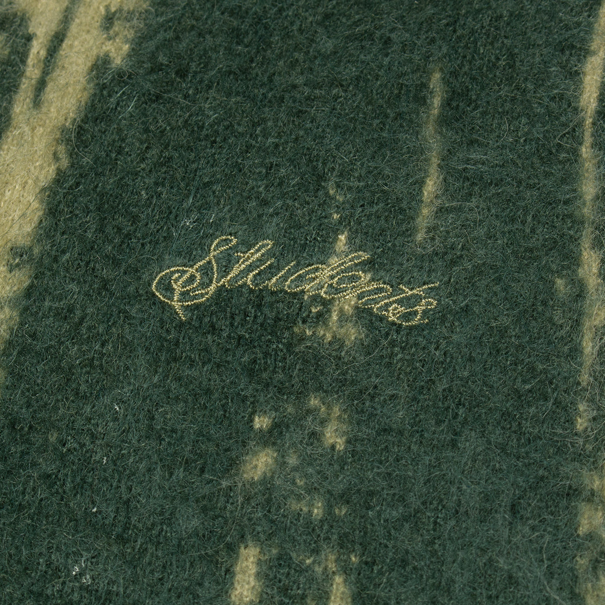 Students - Cimarron Knit Vest Sweater
Color : Military
Materials : 60% Wool / 40% Mohair