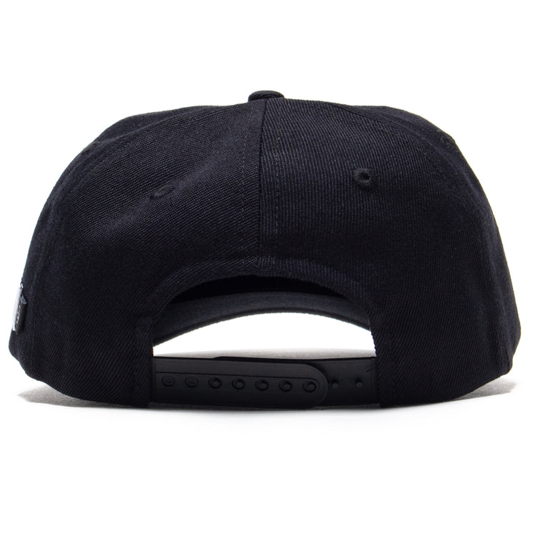 Students - Velocity &amp; Inertia Snapback Hat
Color : Black
Materials : Acrylic / Wool Blend
Satin lining
5-panel construction
Semi unstructured
Mid profile crown height
Screen-printed graphics
Snapback closure