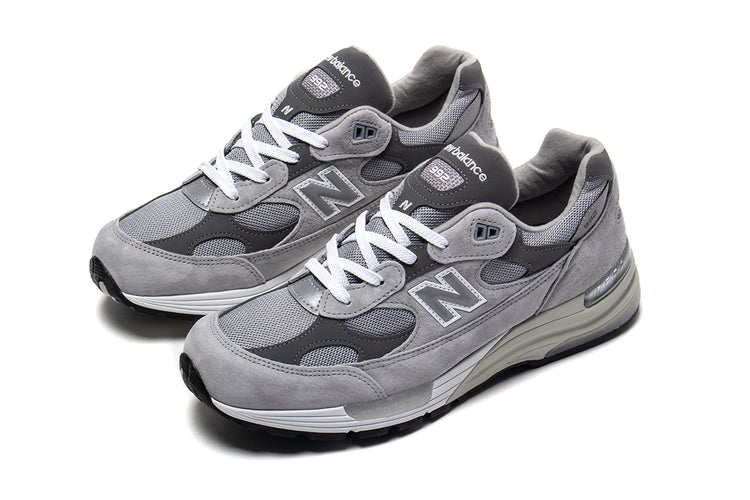 New Balance - 992
Style # U992GY
Color :&nbsp; Grey / White