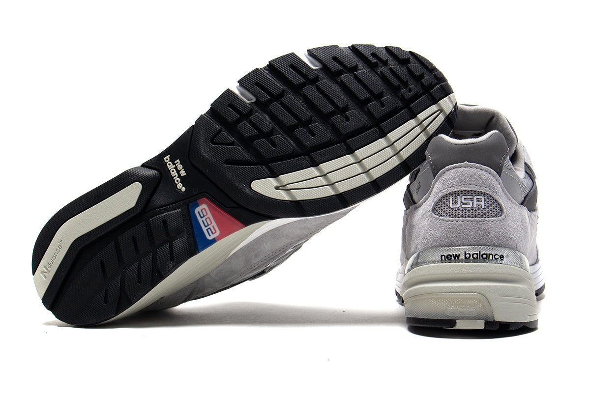 New Balance - 992
Style # U992GY
Color :&nbsp; Grey / White