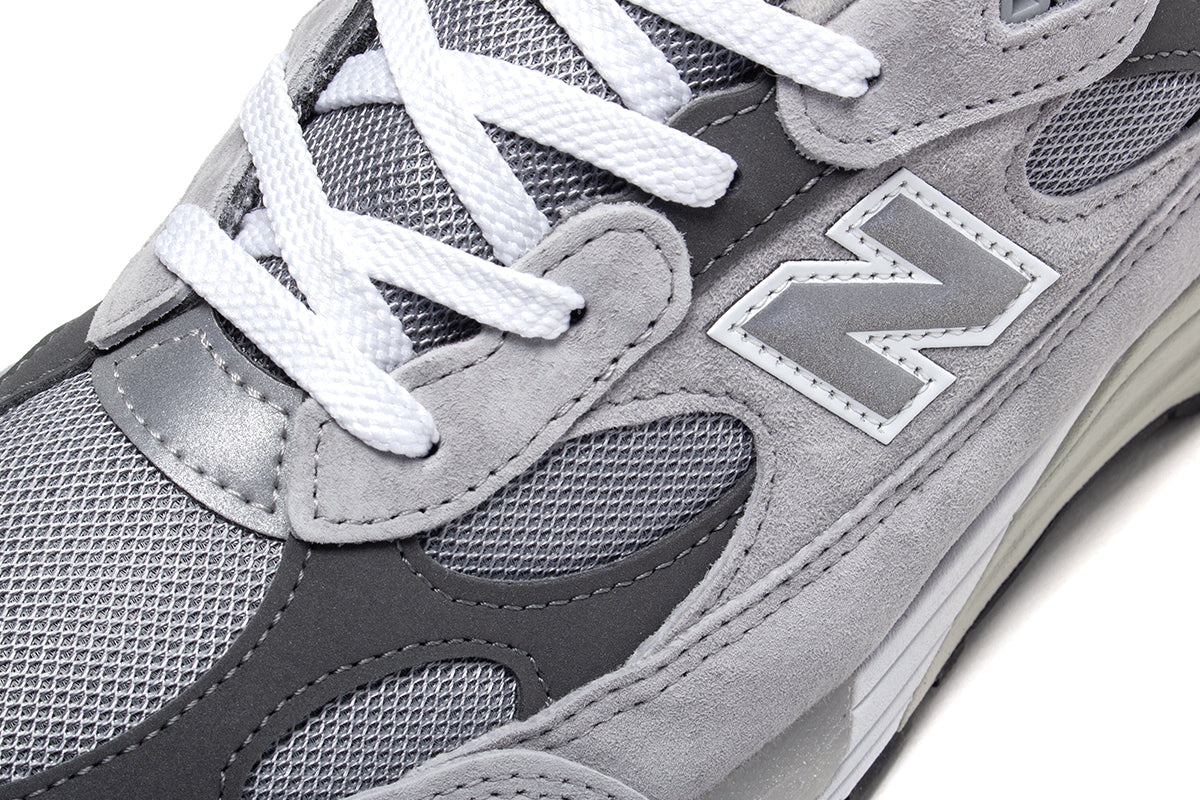 New Balance - 992
Style # U992GY
Color :&nbsp; Grey / White
